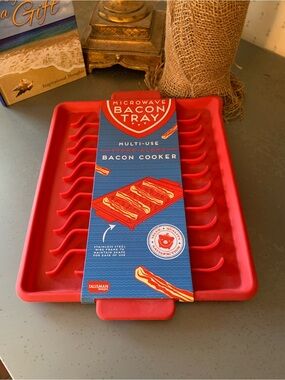 RED, NEW WITH TAGS, microwave or oven Bacon Tray, multi use Bacon cooker.